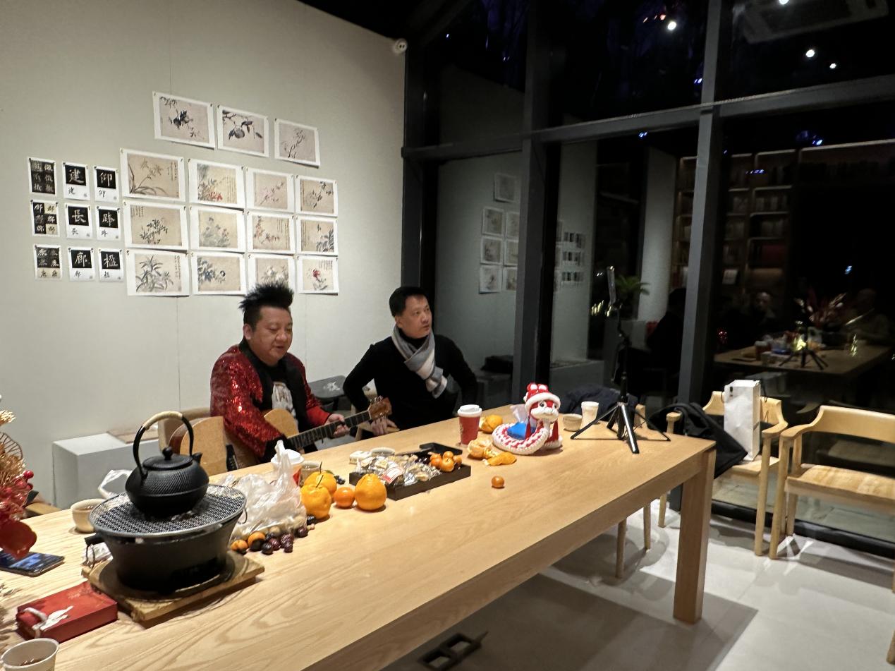 张一一点评王菲声音空灵是假象  歌词有多处硬伤